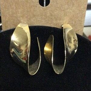 Goldtone Hoop Twist earrings